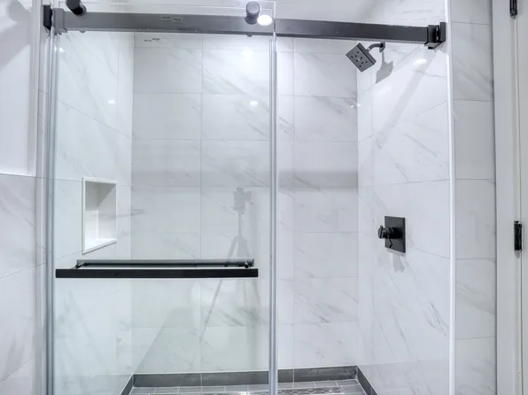 46-40 Vernon Boulevard image 13 of 14