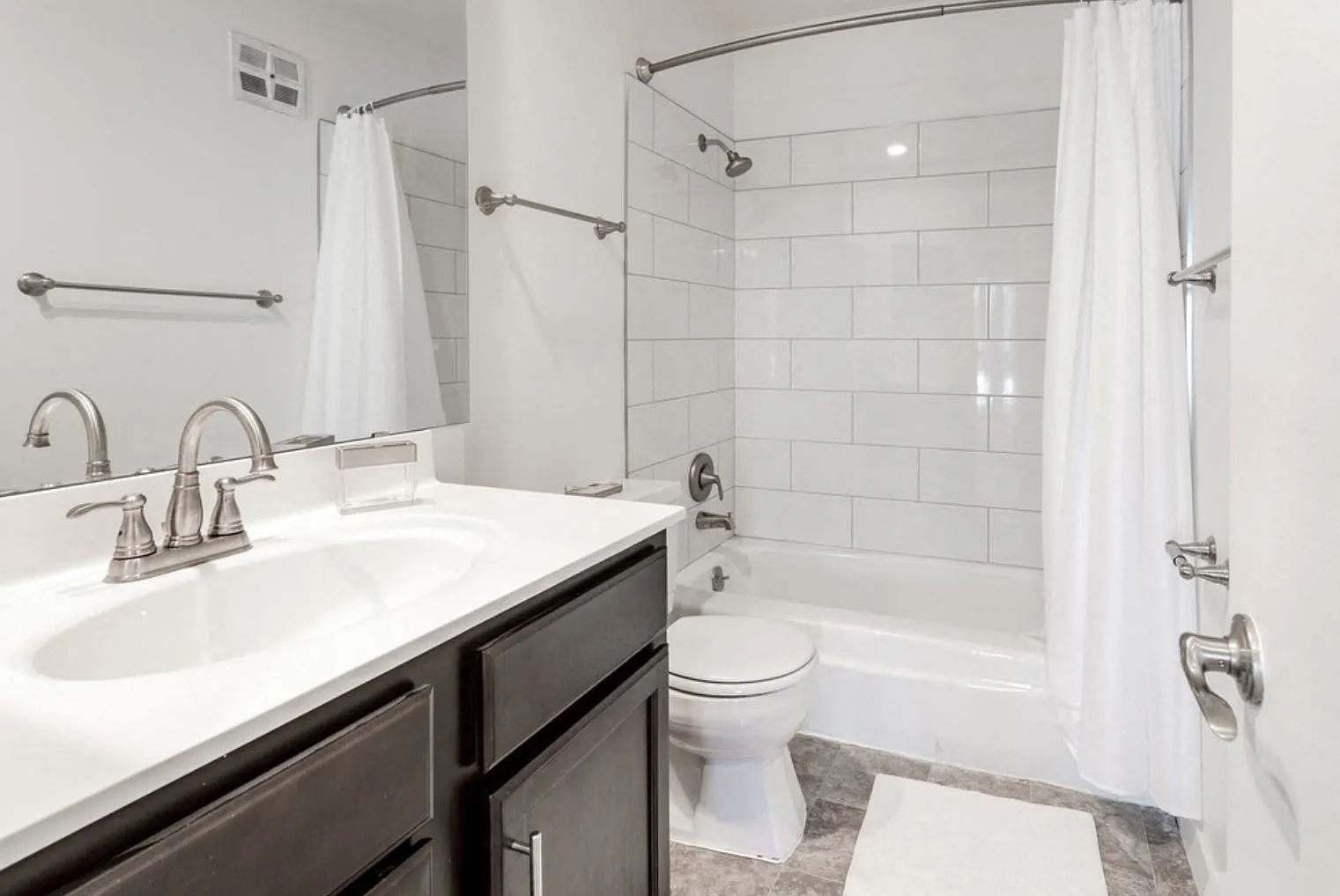 Lexington Hills Apartments — Photo 3