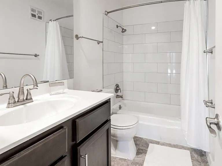 Lexington Hills Apartments — Photo 3