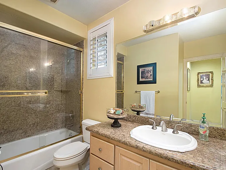 605 W Maple St W — Photo 4