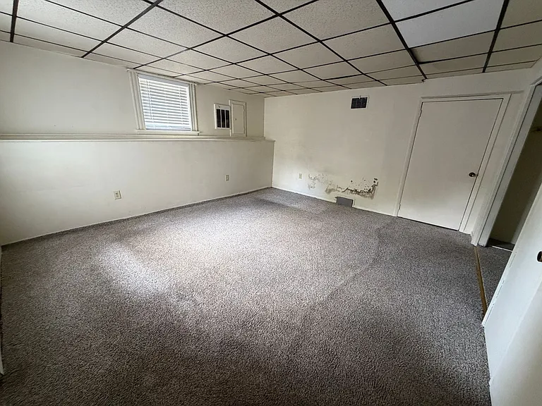 412 E Maiden St — Photo 9
