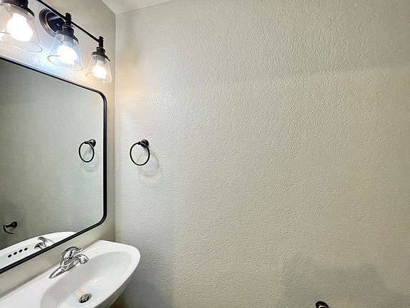 3rd image of 6102 Plumbago Pl
