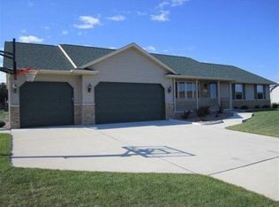 183 Bluebird Ln, Luxemburg, WI 54217