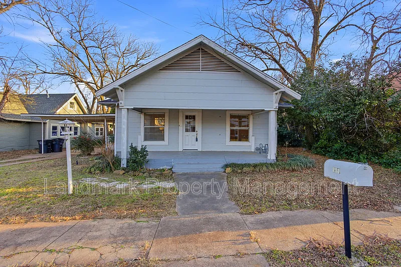 3 bed, 2.0 bath, 1396 sqft, $1,550 — Photo 2
