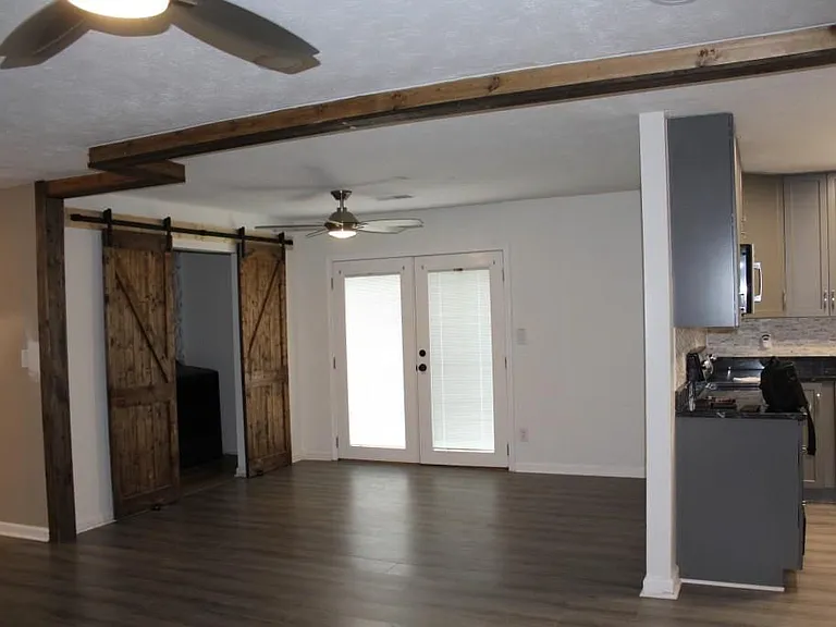 335 Poplar Ave — Photo 5