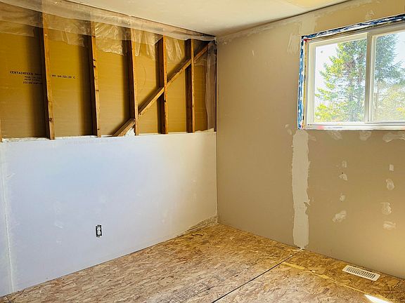 5th image of 61 Ballfield Rd