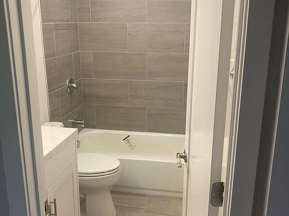 5th image of 2960-2980 Clairemont Sq #38
