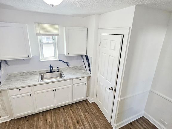 5th image of 15120 Lesure St