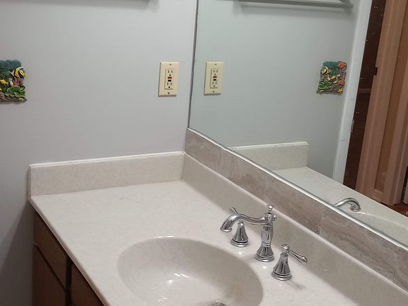 Full Upstairs Bath with Shower and Tub