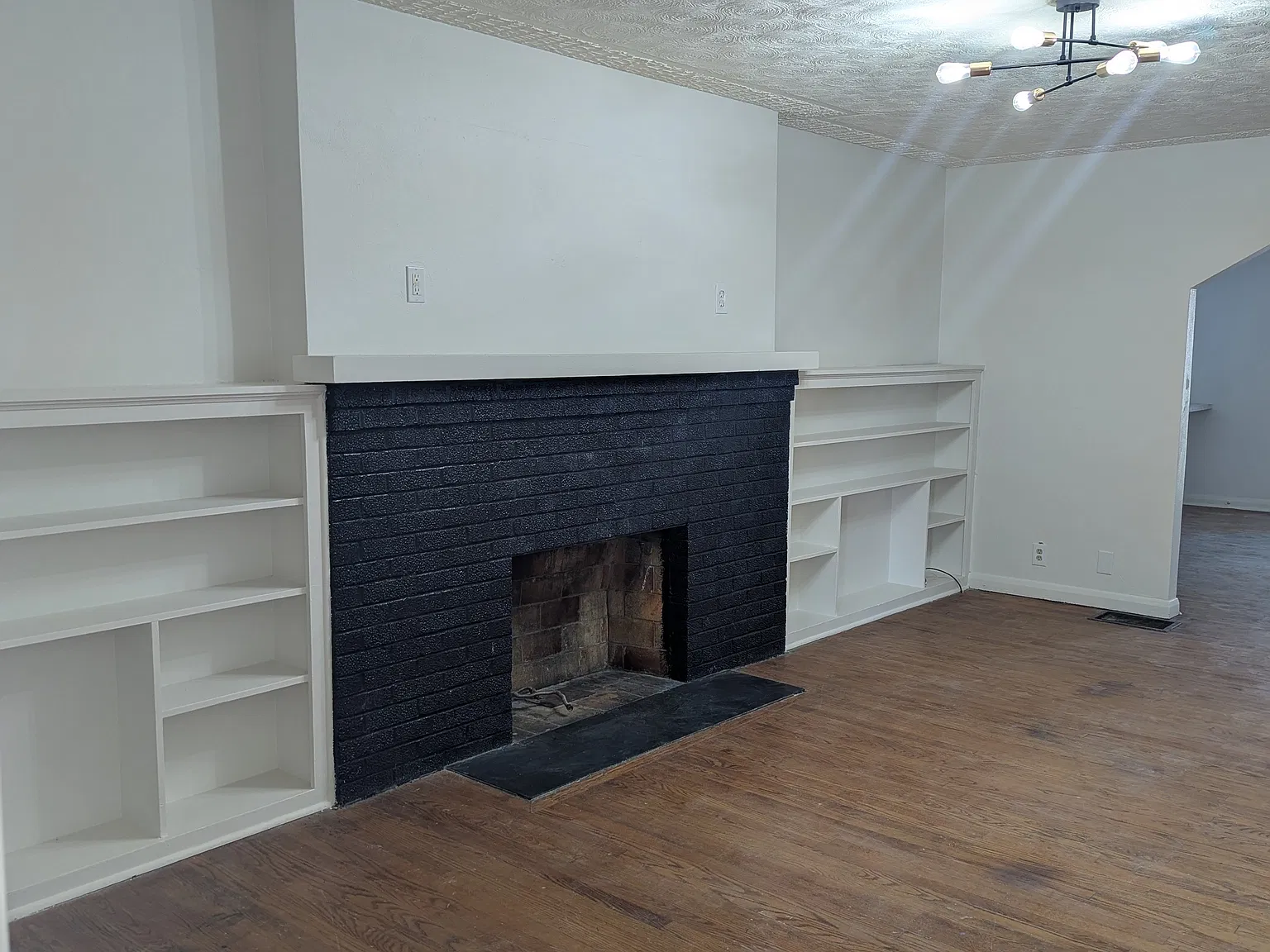 5 bed, 3104 sqft, $2,300 — Photo 2