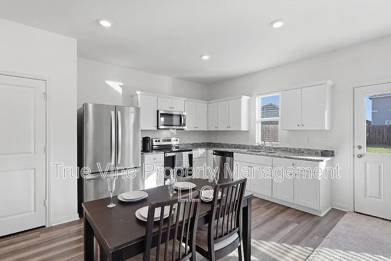 Building Photo - 14523 Bonito Loop