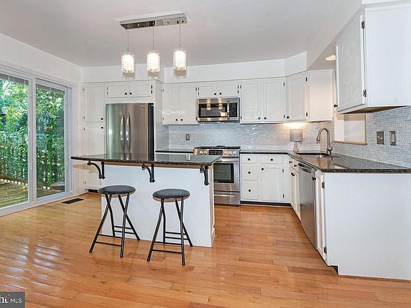 5th image of 160 Spring Place Way