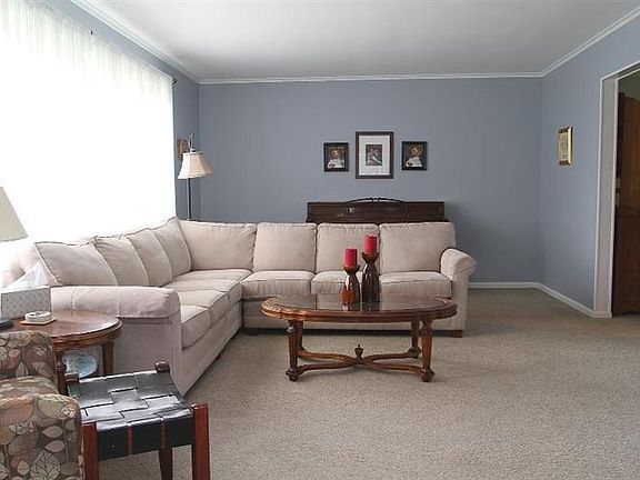 4th image of 3807 Hemlock Dr