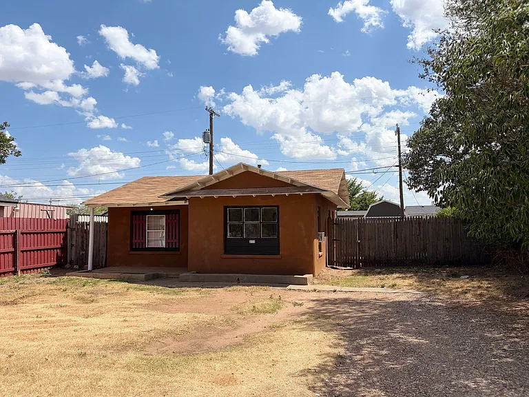 3111 Amherst St — Photo 2