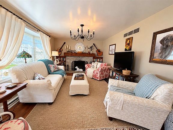 2nd image of 207 Central Dr