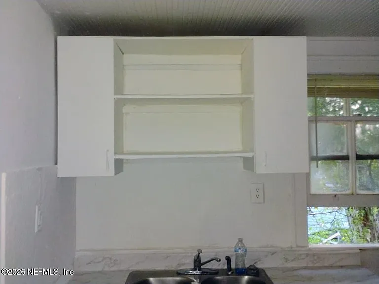 1104 Tyler St — Photo 10