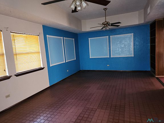 5th image of 829 N Manzanita St
