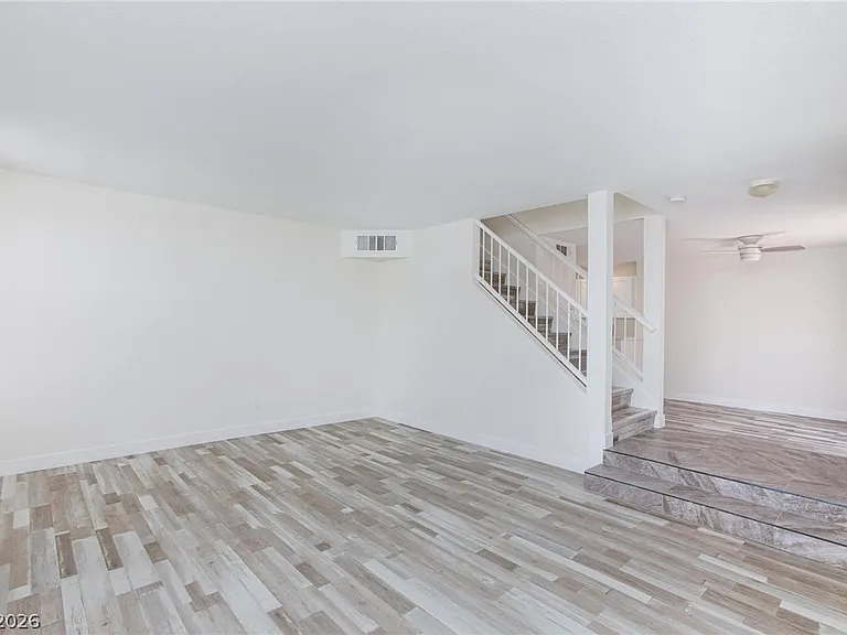 8048 W Rochelle Ave — Photo 8