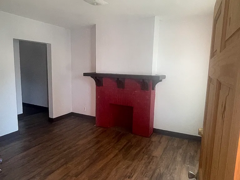 228 W Delavan Ave #LOWER FLOOR — Photo 2