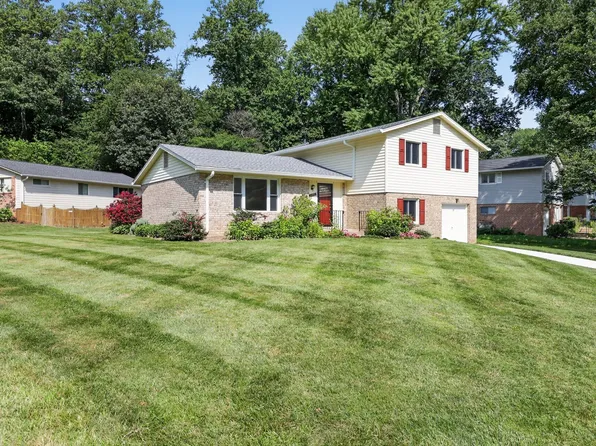 4898 Wheatstone Dr, Fairfax, VA 22032