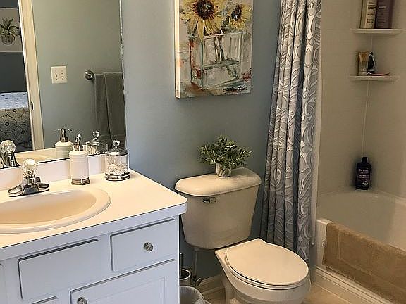 2nd image of 1311 Azalea Ln #1