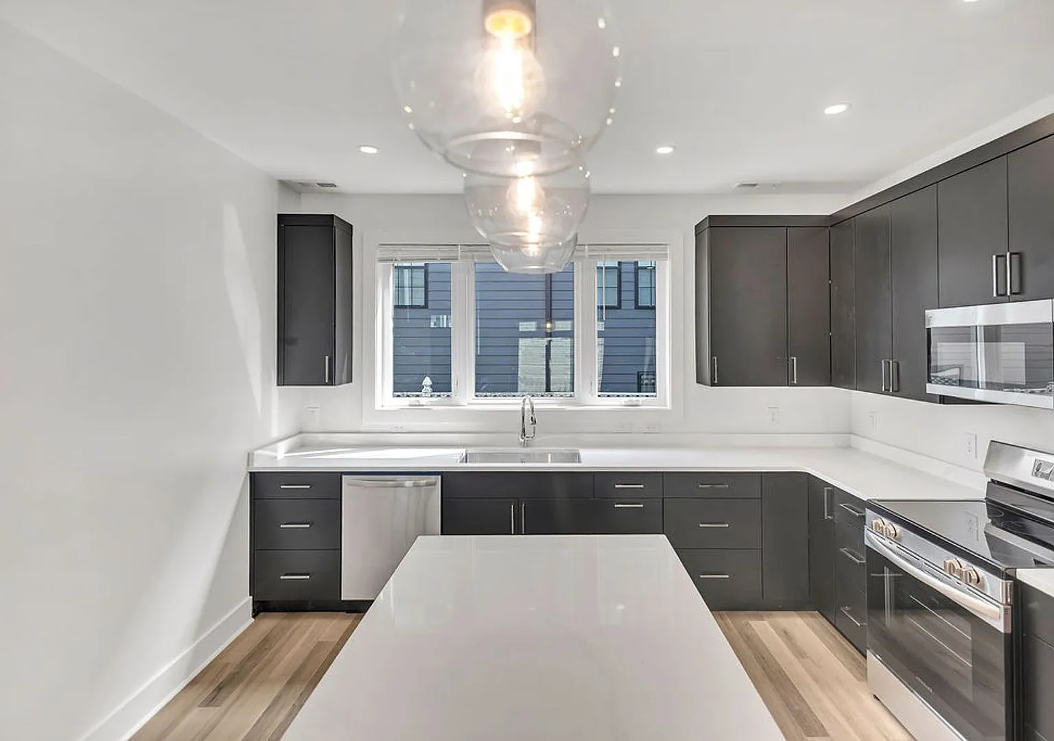 526 N. Lincoln — Photo 1