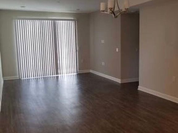 5th image of 10903 Hartsook St #202