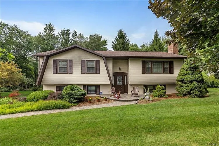 7 Puritan Ln photo 1