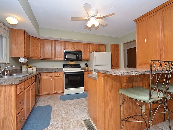 2nd image of 620 Guernsey Cir