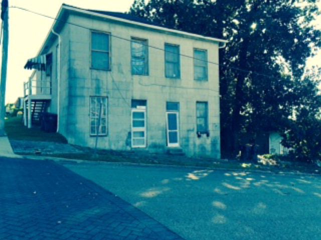 2nd image of 900 Walnut St