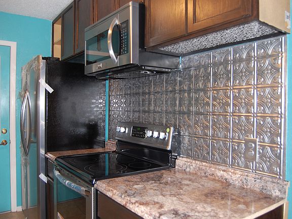4th image of 525 NW Barbara Ln