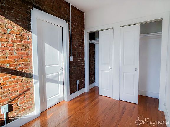 5th image of 700 E 9th St APT 17