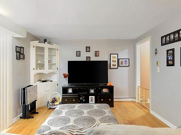 3rd image of 4269 Belmont Dr