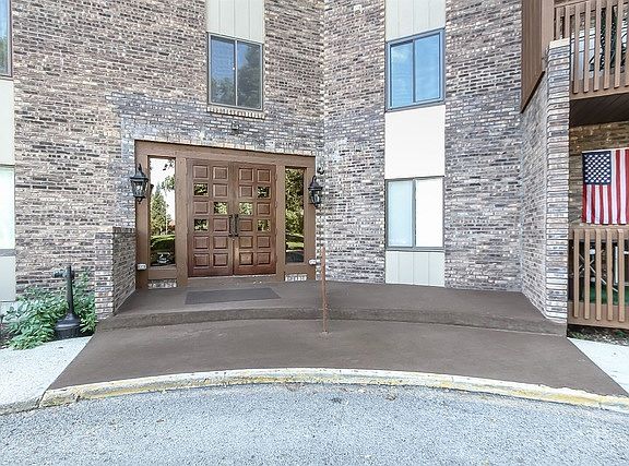 3rd image of 120 Lakeview Dr APT 421