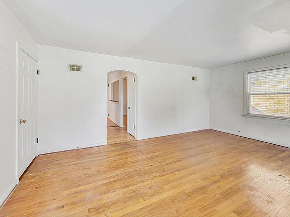 3rd image of 4138 N Osceola Ave