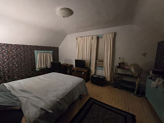 3rd image of 1010 Pine St