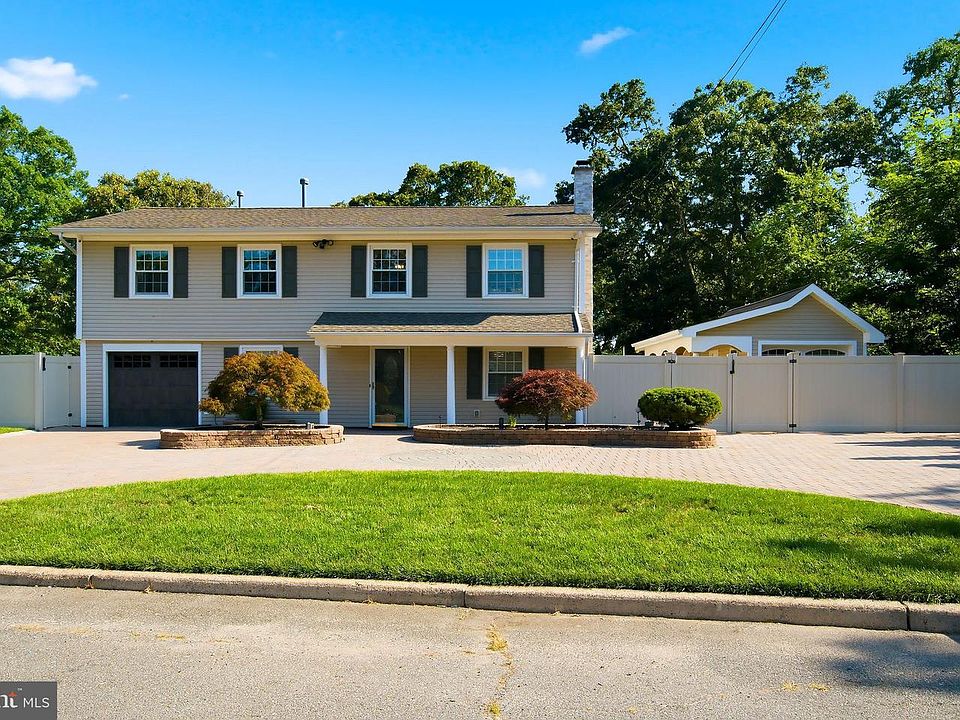 1st image of 213 Lawrence Dr