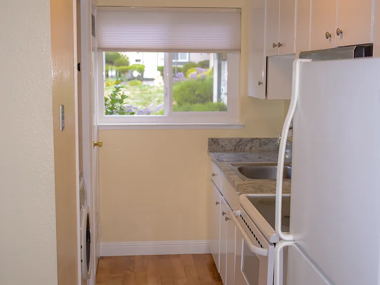 1433 Terra Nova Blvd — Photo 5