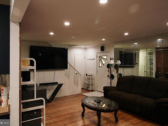 2nd image of 533 Tasker Ave