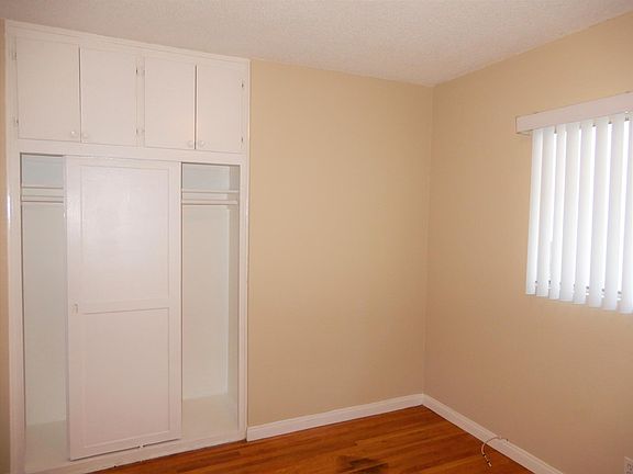 2nd image of 731 W Hyde Park Blvd APT 1