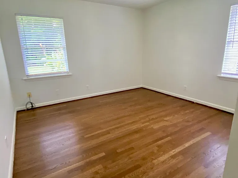 3118 Castlewood St — Photo 36