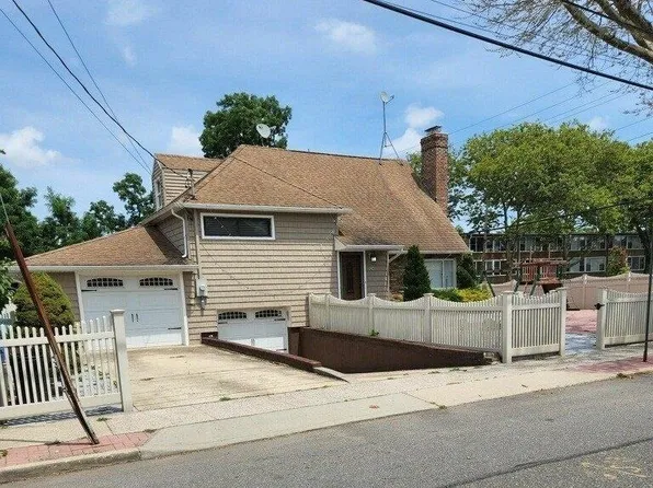 2A Everett Street #A, Lynbrook, NY 11563
