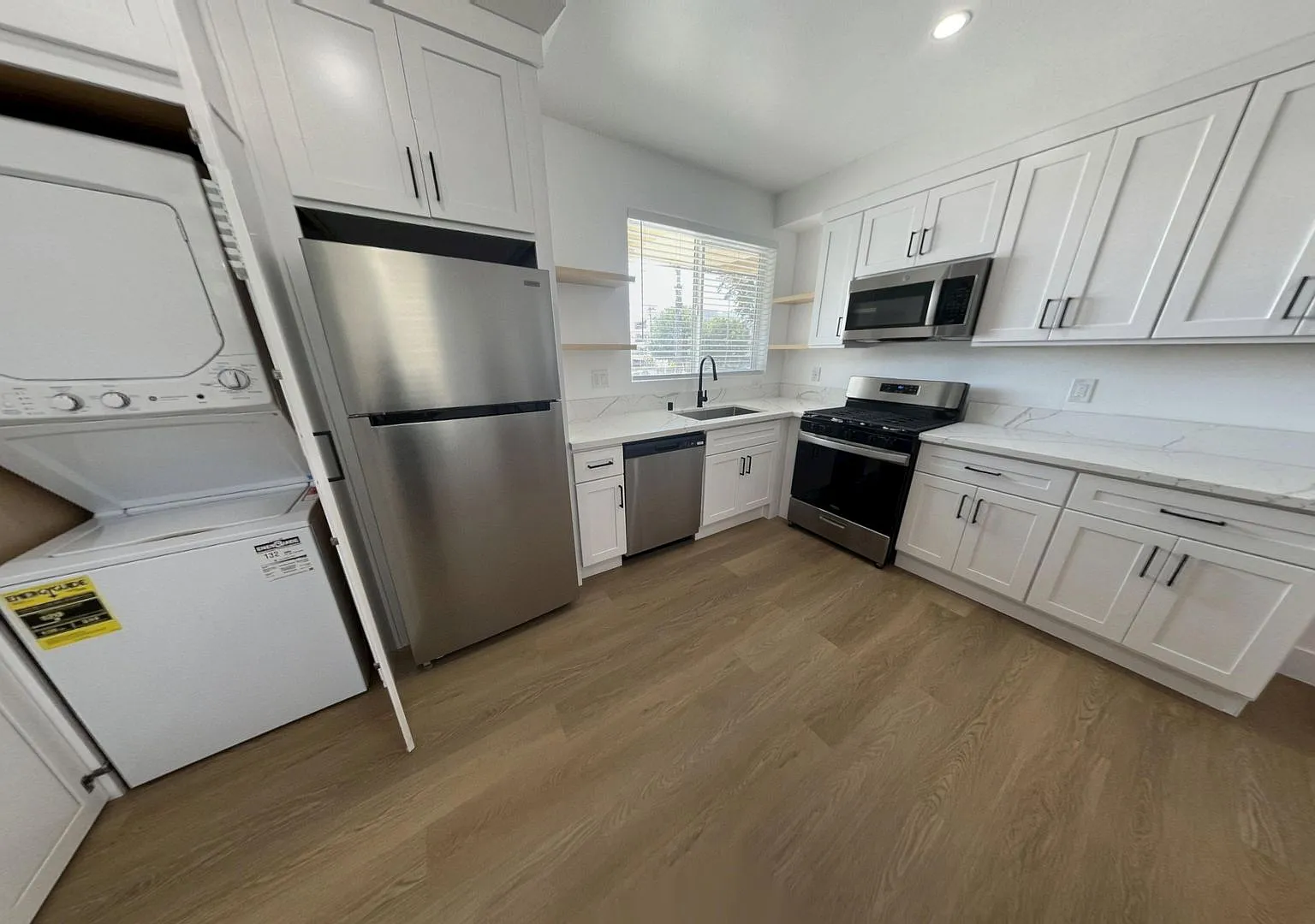 Radford Manor...BE PART Of THE TRENDY VALLEY VILLAGE!! CALL NOW! — Photo 4