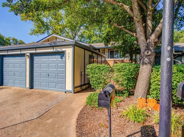987 Silversprings Ln, Ballwin, MO 63021
