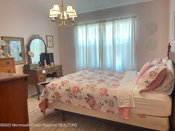 4th image of 470B Thornbury Court