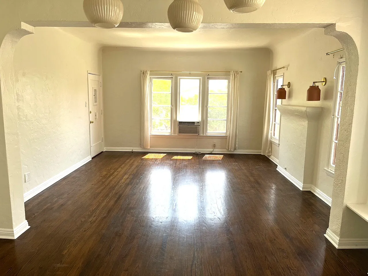 2 bed, 1100 sqft, $3,500 — Photo 3