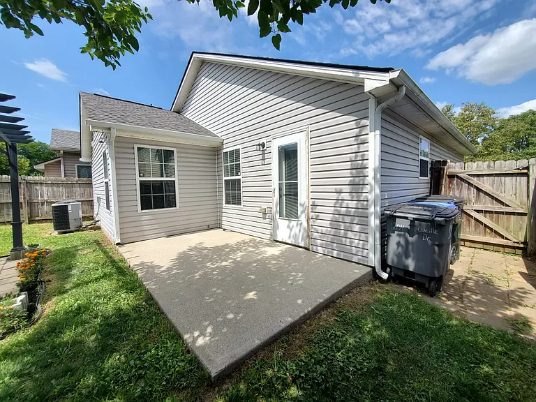 204 Lucille Dr — Photo 30