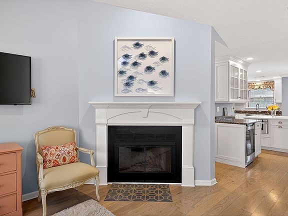 5th image of 727 Main Street UNIT F3