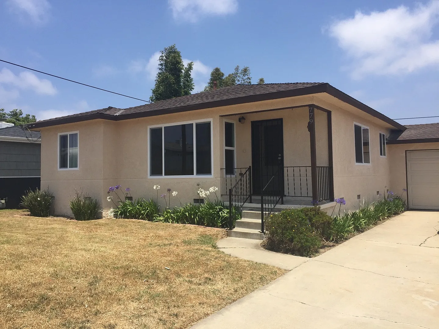 Fresh 3 bedroom + bonus room house minutes away from the beach! — Photo 1