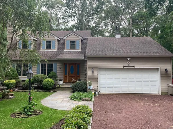 63 Heritage Ln, Riverhead, NY 11901